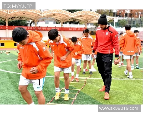 足球磕球技巧解析与实战应用提升你的球技与比赛表现